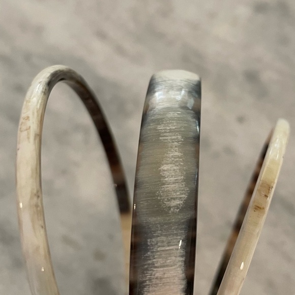 NWOT Set of 3 Natural Horn Bangle Bracelets - Picture 7 of 7